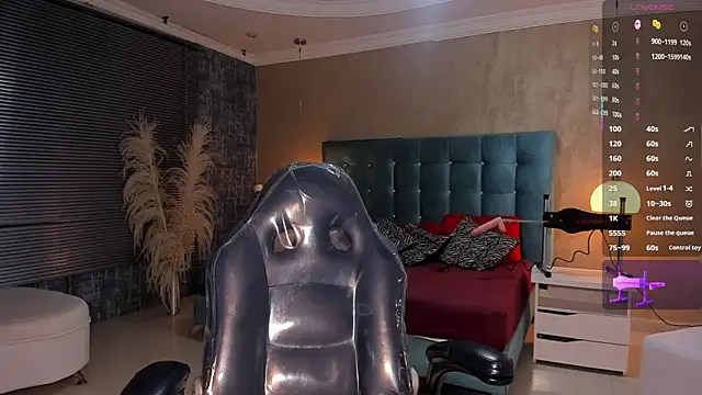 Snapshot of MelanieRioss chatting on October 10, 1:56 pm MelanieRioss online show from October 10, 1:56 pm