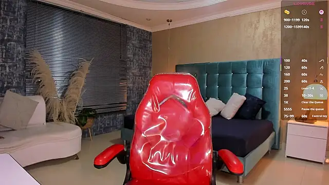 MelanieRioss online show from May 12, 1:50 pm