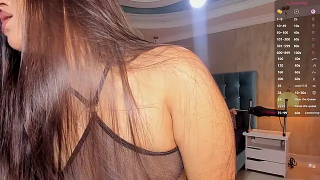 Snapshot of MelanieRioss chatting on October 21, 1:43 pm MelanieRioss online show from October 21, 1:43 pm