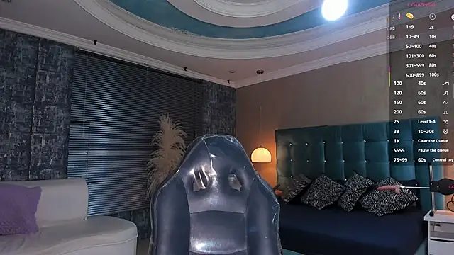 Snapshot of MelanieRioss chatting on October 6, 1:34 pm MelanieRioss online show from October 6, 1:34 pm