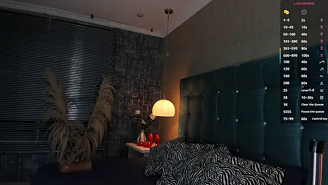 Snapshot of MelanieRioss chatting on November 12, 1:04 pm MelanieRioss online show from November 12, 1:04 pm