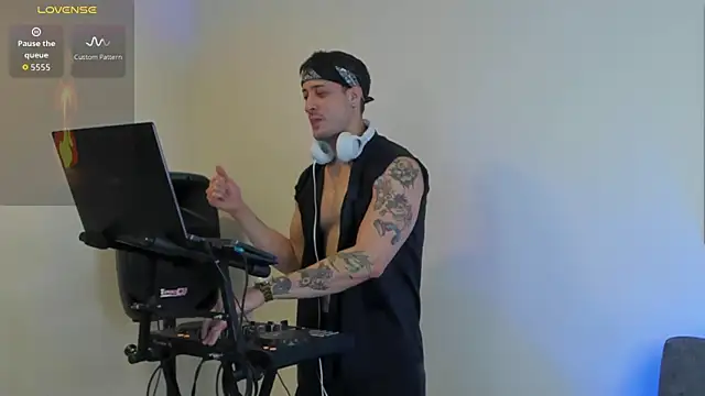 Snapshot of matt_saill chatting on September 19, 1:42 am matt saill online show from September 19, 1:42 am