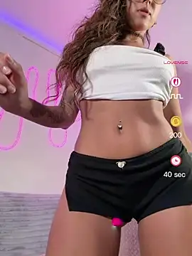 Snapshot of BarbieDarksOk chatting on June 5, 3:18 pm BarbieDarksOk online show from June 5, 3:18 pm