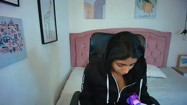 shaneelle online show from December 20, 3:09 am