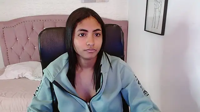 Snapshot of shaneelle chatting on November 12, 3:32 am shaneelle online show from November 12, 3:32 am