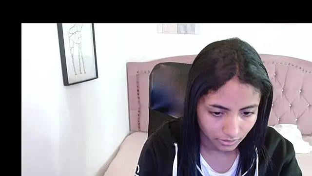 Snapshot of shaneelle chatting on November 6, 3:21 am shaneelle online show from November 6, 3:21 am