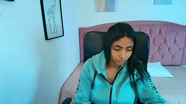 Snapshot of shaneelle chatting on December 15, 3:12 am shaneelle online show from December 15, 3:12 am