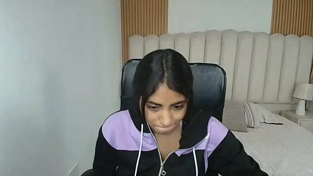 shaneelle online show from April 15, 3:12 am