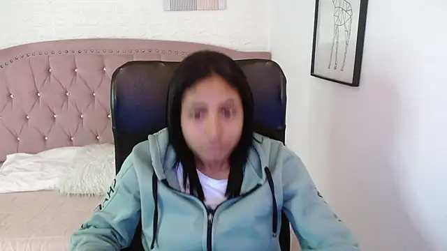 Snapshot of shaneelle chatting on November 7, 3:22 am shaneelle online show from November 7, 3:22 am