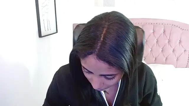 Snapshot of shaneelle chatting on November 4, 3:10 am shaneelle online show from November 4, 3:10 am