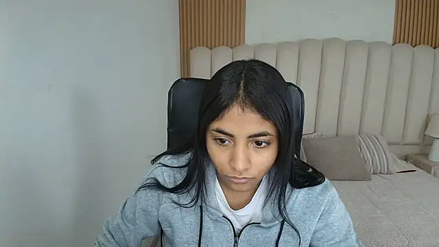 shaneelle online show from April 10, 3:02 am