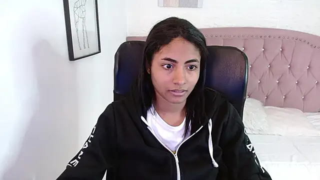 Snapshot of shaneelle chatting on November 1, 3:13 am shaneelle online show from November 1, 3:13 am