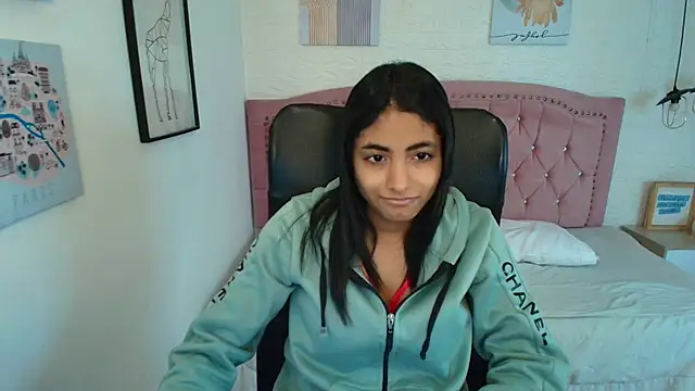 shaneelle online show from December 21, 3:08 am