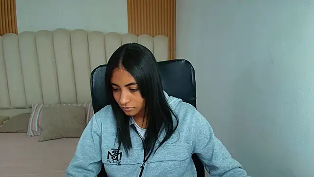 shaneelle online show from February 19, 3:03 am