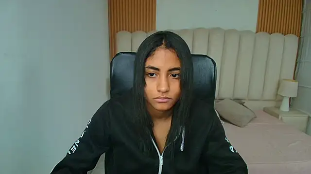 shaneelle online show from March 2, 5:08 am