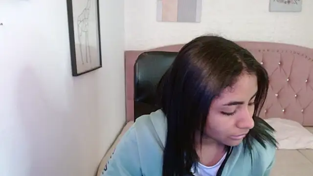 Snapshot of shaneelle chatting on October 24, 3:05 am shaneelle online show from October 24, 3:05 am