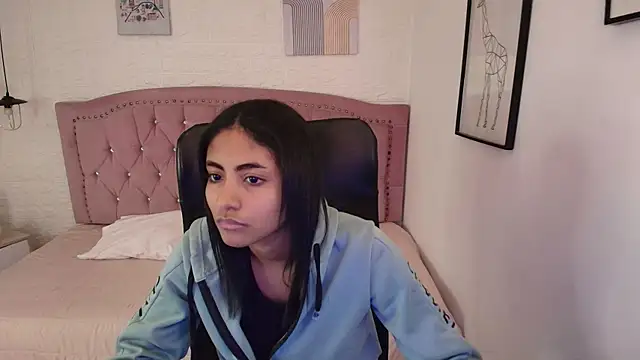 Snapshot of shaneelle chatting on November 17, 3:10 am shaneelle online show from November 17, 3:10 am