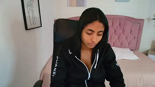 Snapshot of shaneelle chatting on December 3, 3:07 am shaneelle online show from December 3, 3:07 am