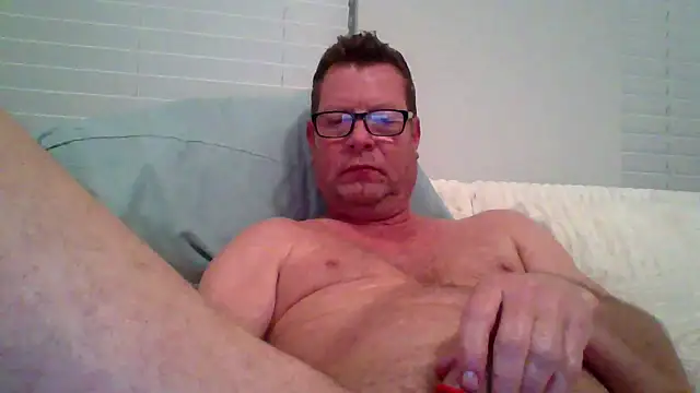 Snapshot of Goldenbear3111 chatting on May 16, 1:37 am Goldenbear3111 online show from May 16, 1:37 am