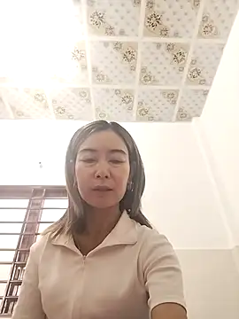 Sexy-ladyboobs20 online show from December 4, 1:37 am