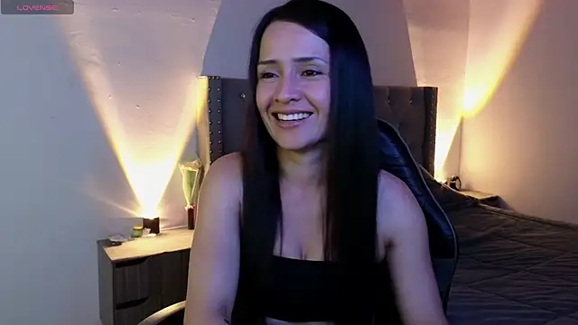 Snapshot of cristal_hilton_10 chatting on November 26, 4:12 am cristal hilton 10 online show from November 26, 4:12 am