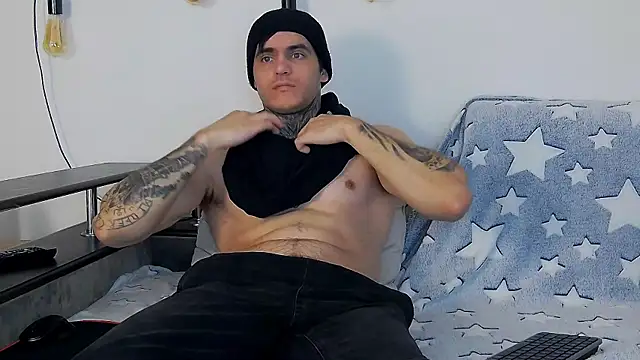 CarterCole online show from December 15, 9:26 am