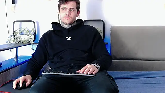 CarterCole online show from February 27, 8:13 am