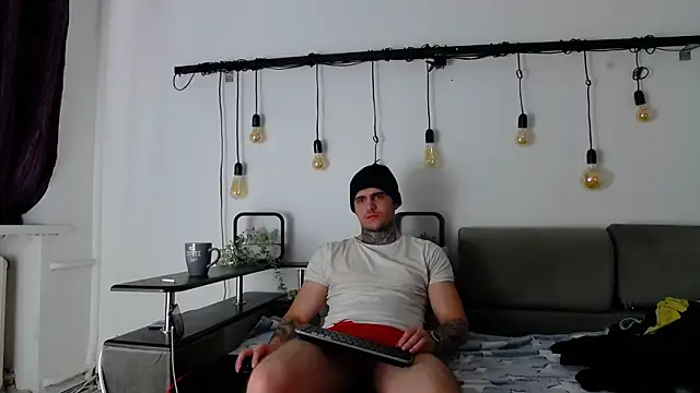 CarterCole online show from February 23, 1:42 pm