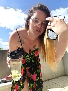 XXJulieXXhot online show from April 16, 11:11 am