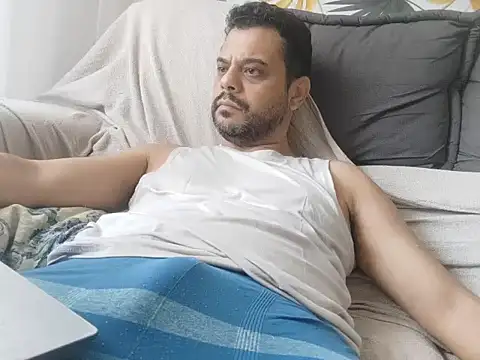 Snapshot of HornyBeachBoyBR chatting on September 19, 1:15 pm HornyBeachBoyBR online show from September 19, 1:15 pm