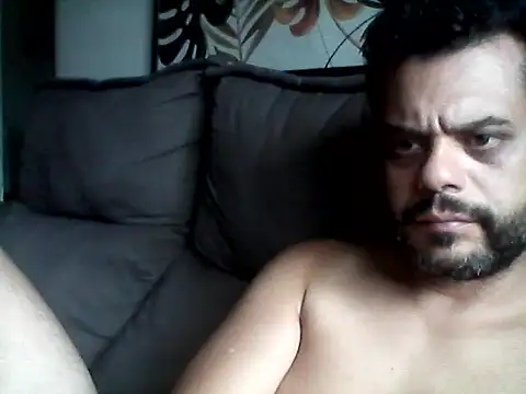 Snapshot of HornyBeachBoyBR chatting on February 5, 1:40 pm HornyBeachBoyBR online show from February 5, 1:40 pm