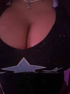 izanmiller2001 online show from March 29, 3:30 am