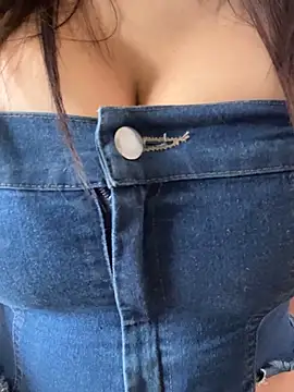 Snapshot of izanmiller2001 chatting on October 6, 6:08 pm izanmiller2001 online show from October 6, 6:08 pm