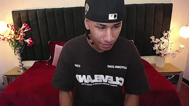 soft attraction online show from February 25, 7:36 pm