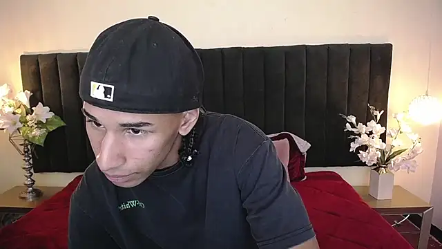 soft attraction online show from April 13, 8:02 pm