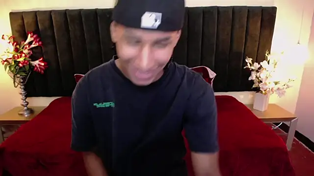 soft attraction online show from February 10, 7:46 pm