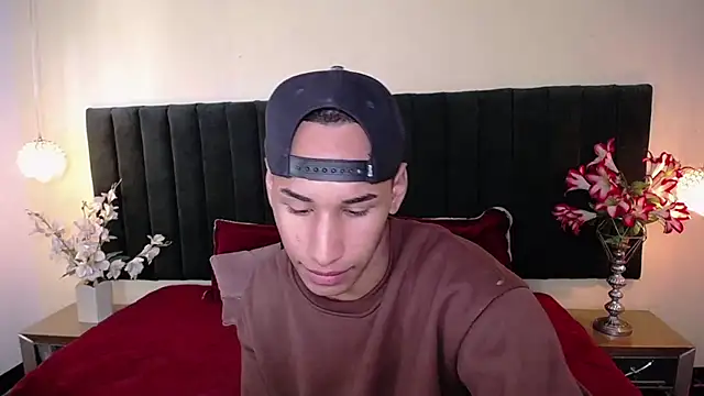 soft attraction online show from November 8, 7:50 pm