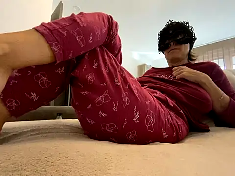 Snapshot of Marilou1983 chatting on November 12, 12:31 pm Marilou1983 online show from November 12, 12:31 pm