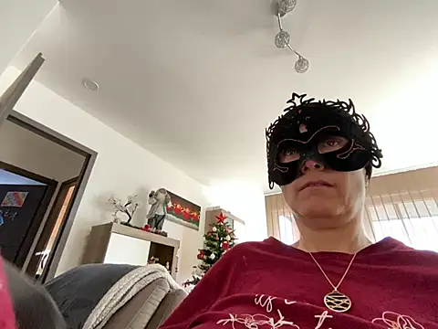 Snapshot of Marilou1983 chatting on December 28, 10:25 am Marilou1983 online show from December 28, 10:25 am