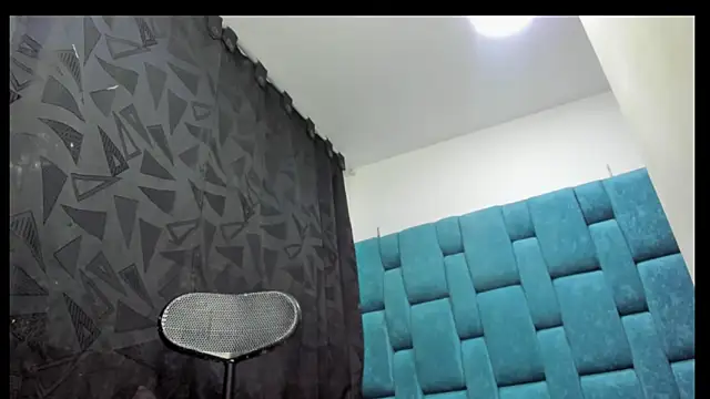 Snapshot of dirtygirl_hot chatting on October 29, 5:45 pm dirtygirl hot online show from October 29, 5:45 pm