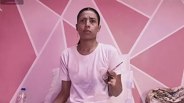 Snapshot of sara_linares chatting on December 3, 5:52 am sara linares online show from December 3, 5:52 am