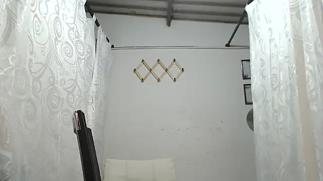Snapshot of mia_donatto369 chatting on May 7, 1:54 am mia donatto369 online show from May 7, 1:54 am