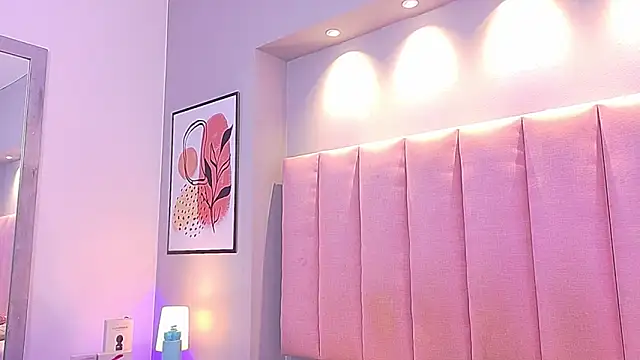 KeilyRoss online show from February 3, 8:25 pm