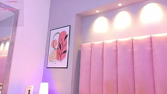 KeilyRoss online show from November 4, 8:23 pm