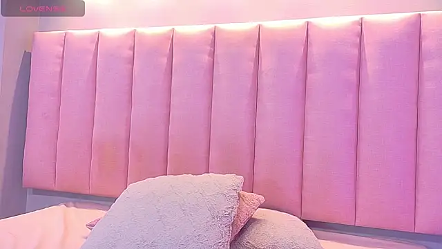 KeilyRoss online show from November 28, 8:42 pm