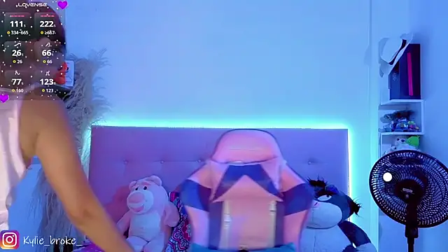 Kylie brokee online show from March 1, 9:04 pm