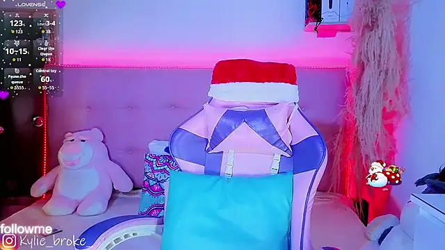 Kylie brokee online show from December 19, 9:06 pm