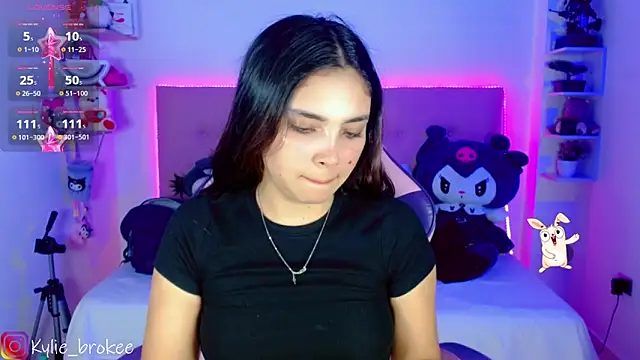 Kylie brokee online show from February 24, 9:09 pm