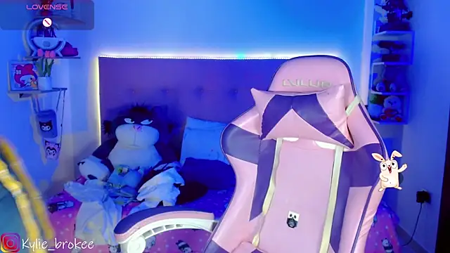 Kylie brokee online show from March 2, 9:08 pm