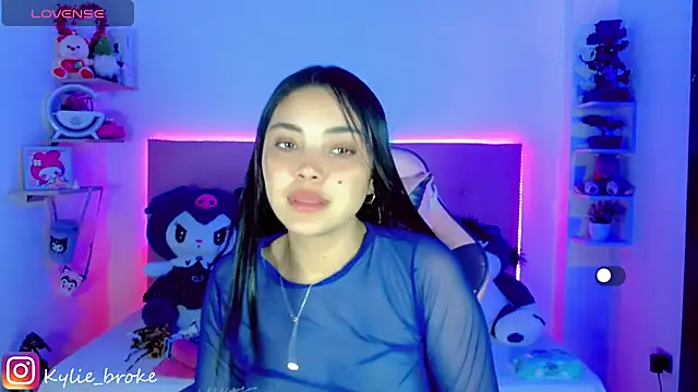 Kylie brokee online show from February 3, 9:07 pm